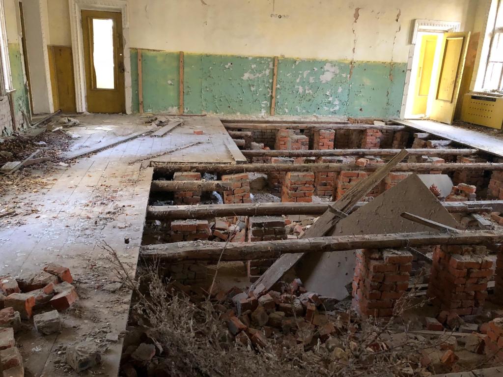 The missing floor of the Municipality building.