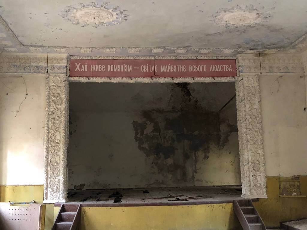 The slogan over the stage of the Municipality building - it translates to: "Long live Communism - the bright future of all mankind".