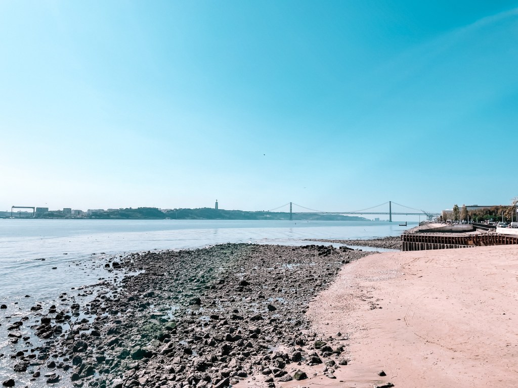 A view to 25 de Abril Bridge