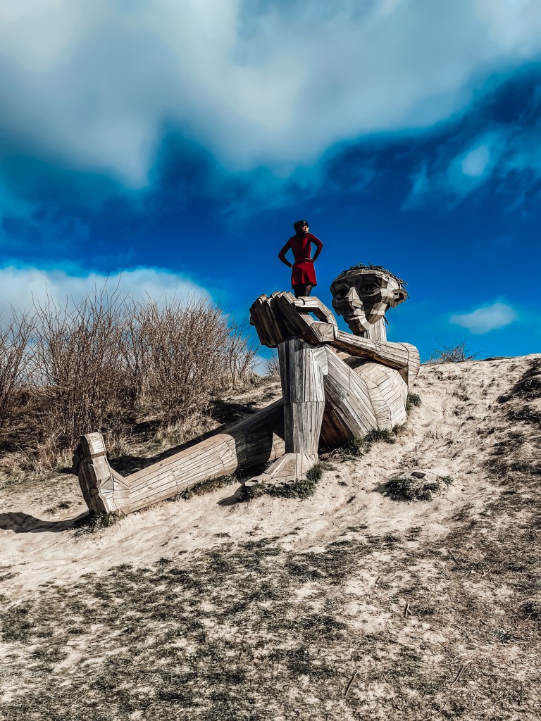 A picture of the giant Hill Top Trine, holding the author.